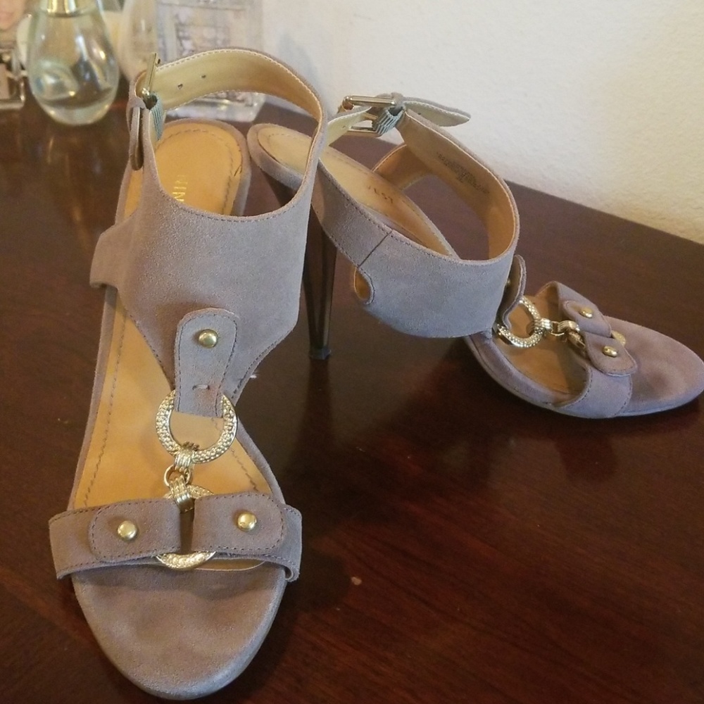 Nine West beige suede heels size 8M